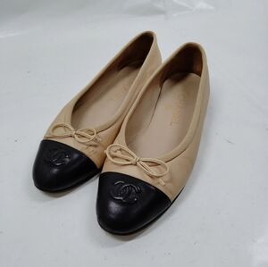 CHANEL Classic Beige Ballet Flats Black CC Cap Toe Ballerinas 36